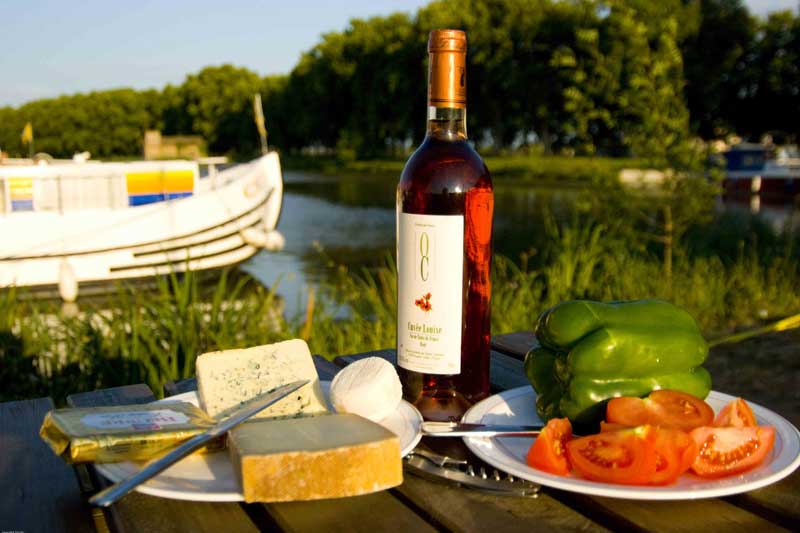 Canal du Midi, Südfrankreich, Wein und Käse