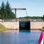 Klappbrücke Hausbooturlaub Frankreich Loire-Seitenkanal Hausboot Böckl
