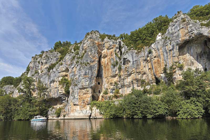 Hausboote mieten Frankreich Südfrankreich: Die Felsen des Oberen Lot