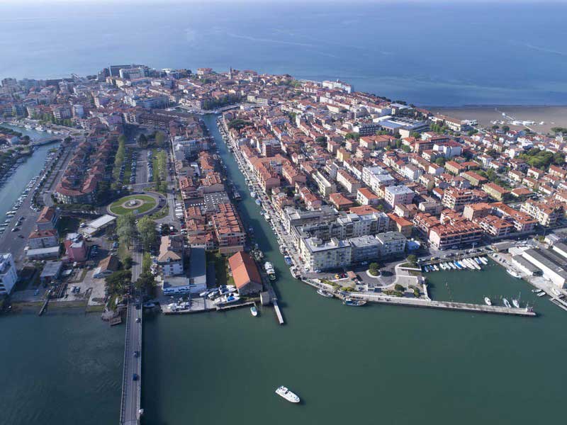 Italien: Hausboot-Hafen in Grado