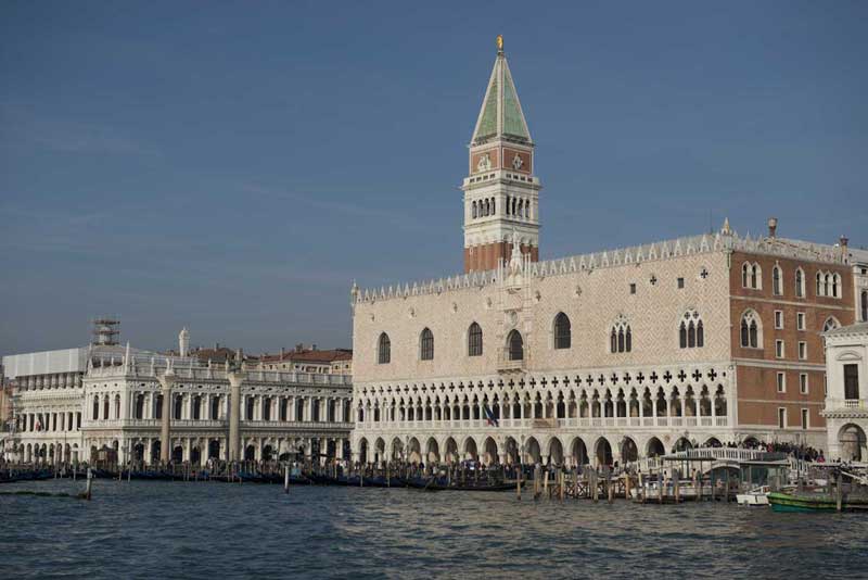 Per Hausboot zum Markusplatz in Venedig, Italien, Lagune von Venedig