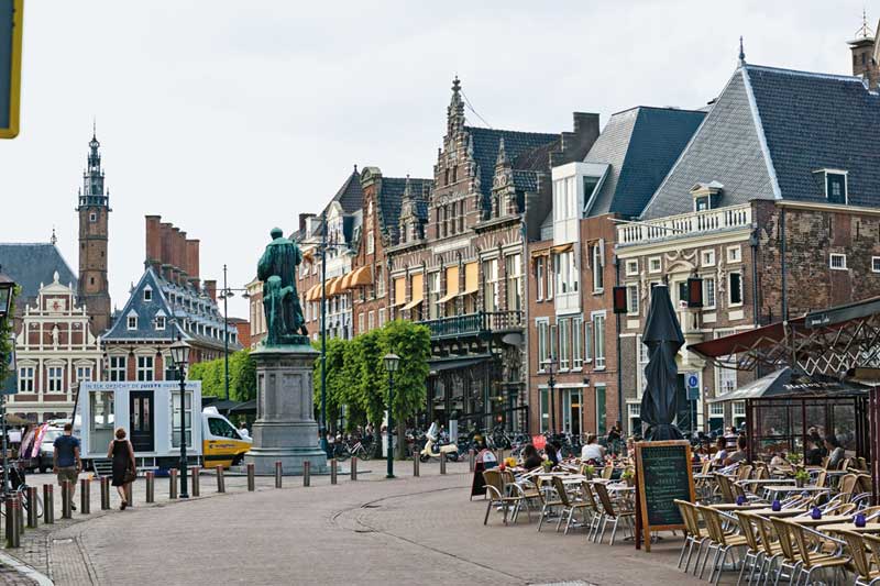 Führerscheinfreie Hausboote mieten in den Niederlanden: Städtetour durch Haarlem, Amsterdam, Utrecht