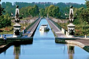 Hausboote-mieten-Frankreich-Loire-Seitenkanal_Aquadukt Briare
