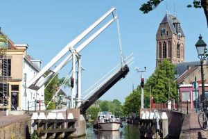 hausboote-mieten-holland-suedholland-amsterdam-europa - boote-hebebrücke